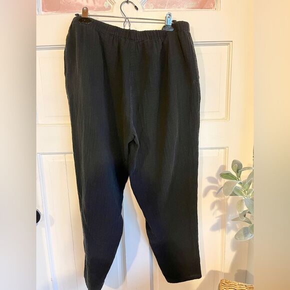 New Eileen, Fisher, black gauze, elastic waste, cropped ankle Capri pants - Picture 2 of 6